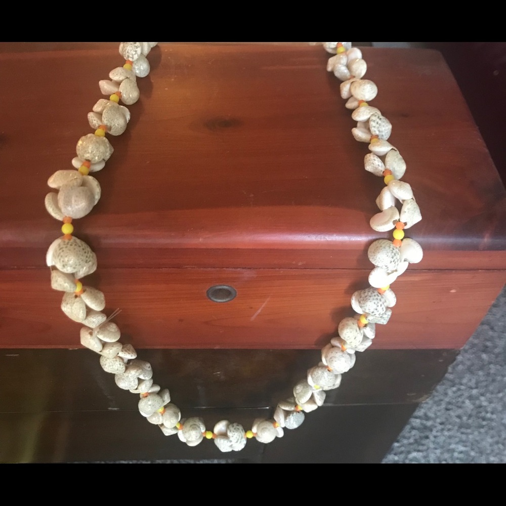 Vintage Shell necklace from 1960’s - 1970’s